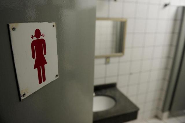 Faculdade de Cuiabá é investigada por proibir aluna transexual de usar banhei -> Mictorio Banheiro Feminino Faculdade de Cuiabá é investigada por proibir aluna transexual de usar banhei -> Mictorio Banheiro Feminino